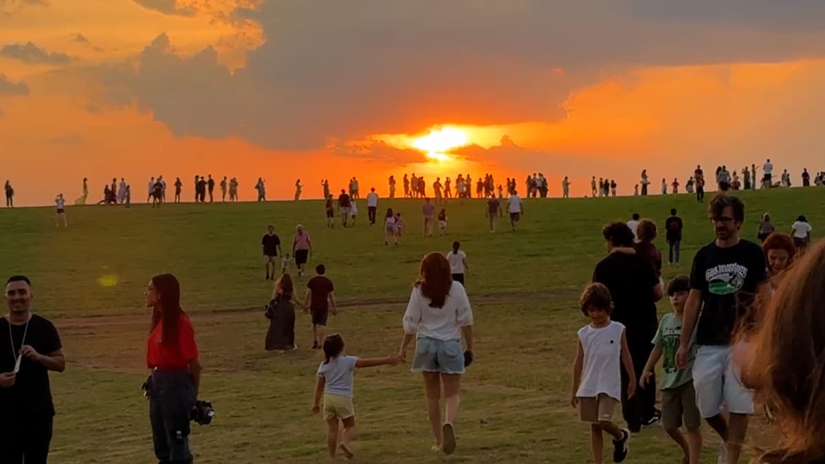 Parque Una São José dos Campos vive tarde de música, cultura e convivência ao pôr do sol