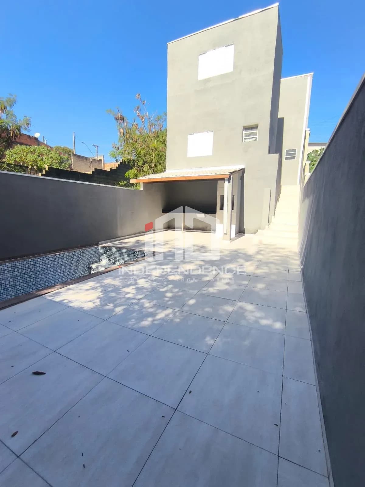 Sobrado á venda | 140m² | 4 quartos sendo uma 1 Suite | Área Gourmet | 2 vagas