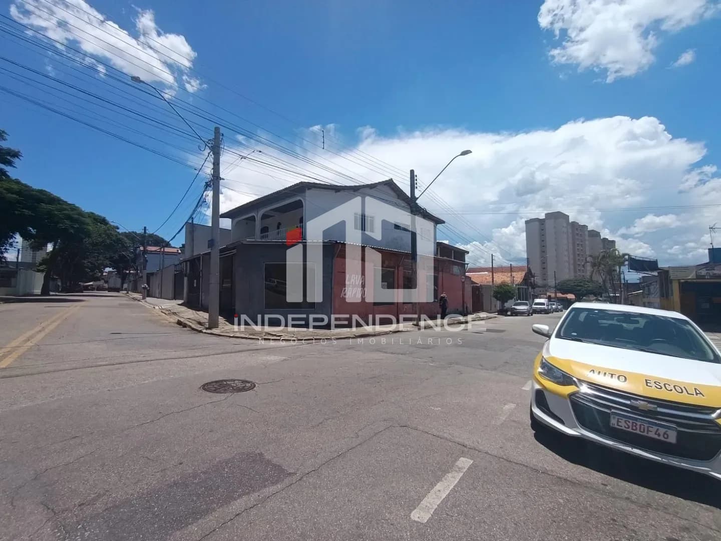 Casa à venda de esquina 322 de terreno, Vila Industrial, São José dos Campos, SP