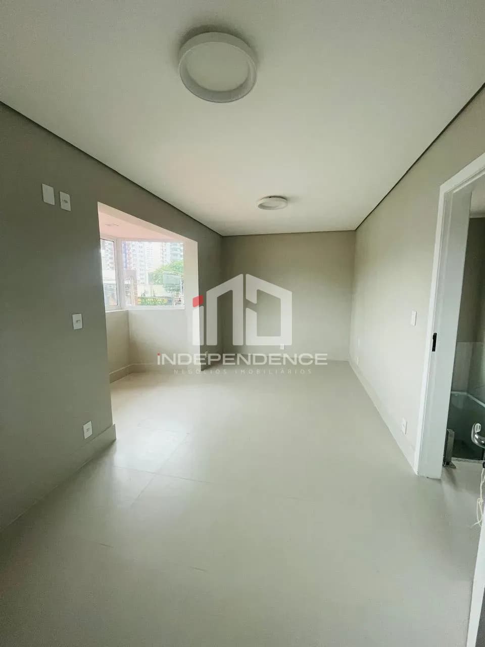 Imóvel Comercial na Vila Ema – Espaço Amplo, 10 Salas. Ideal para Clínicas e Escritórios